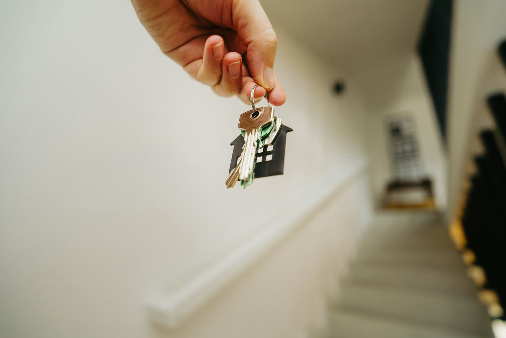 Should I aspire to be chain-free before buying a property?