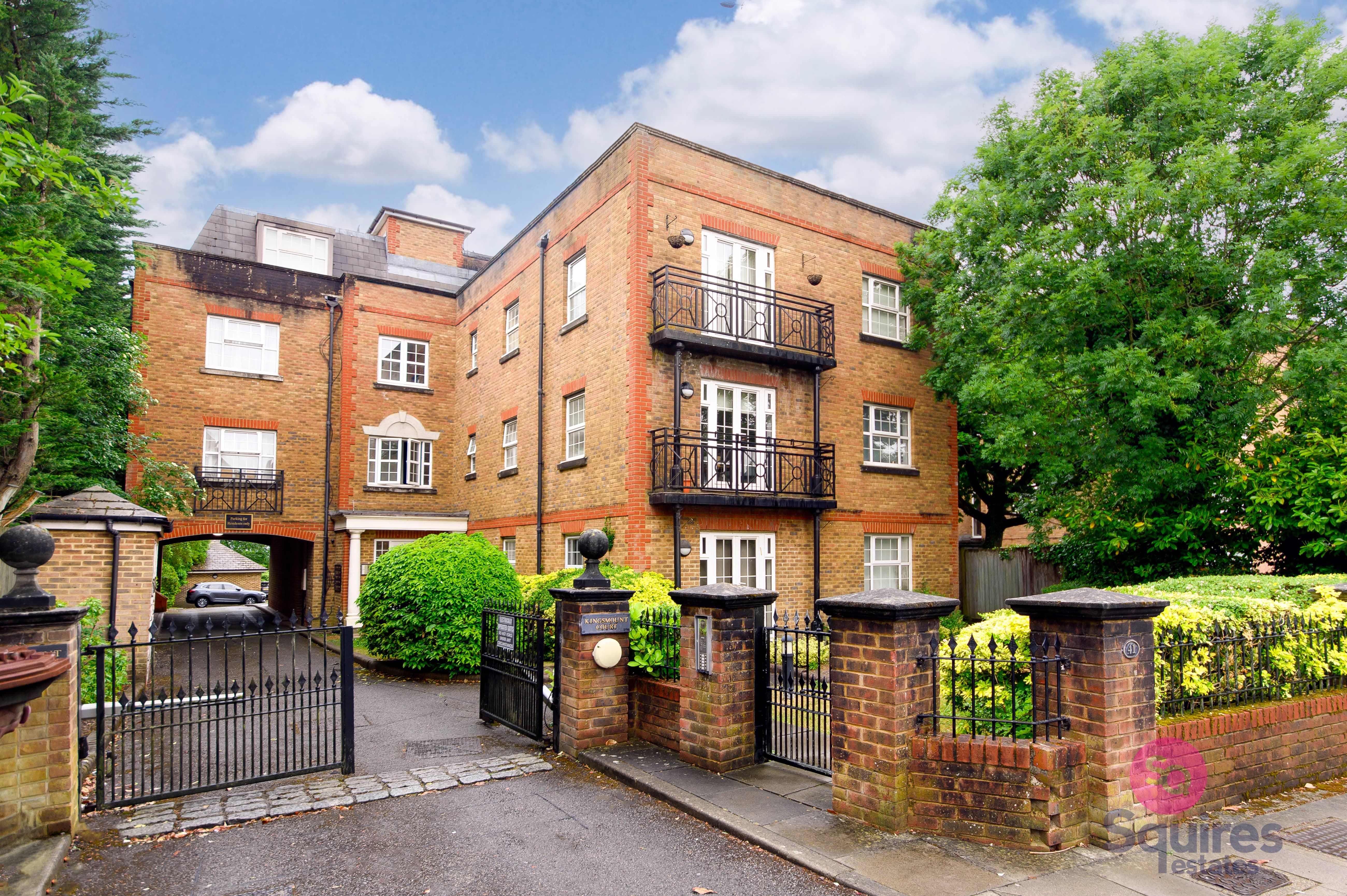 Sunningfields Road, Kingsmount Court, NW4