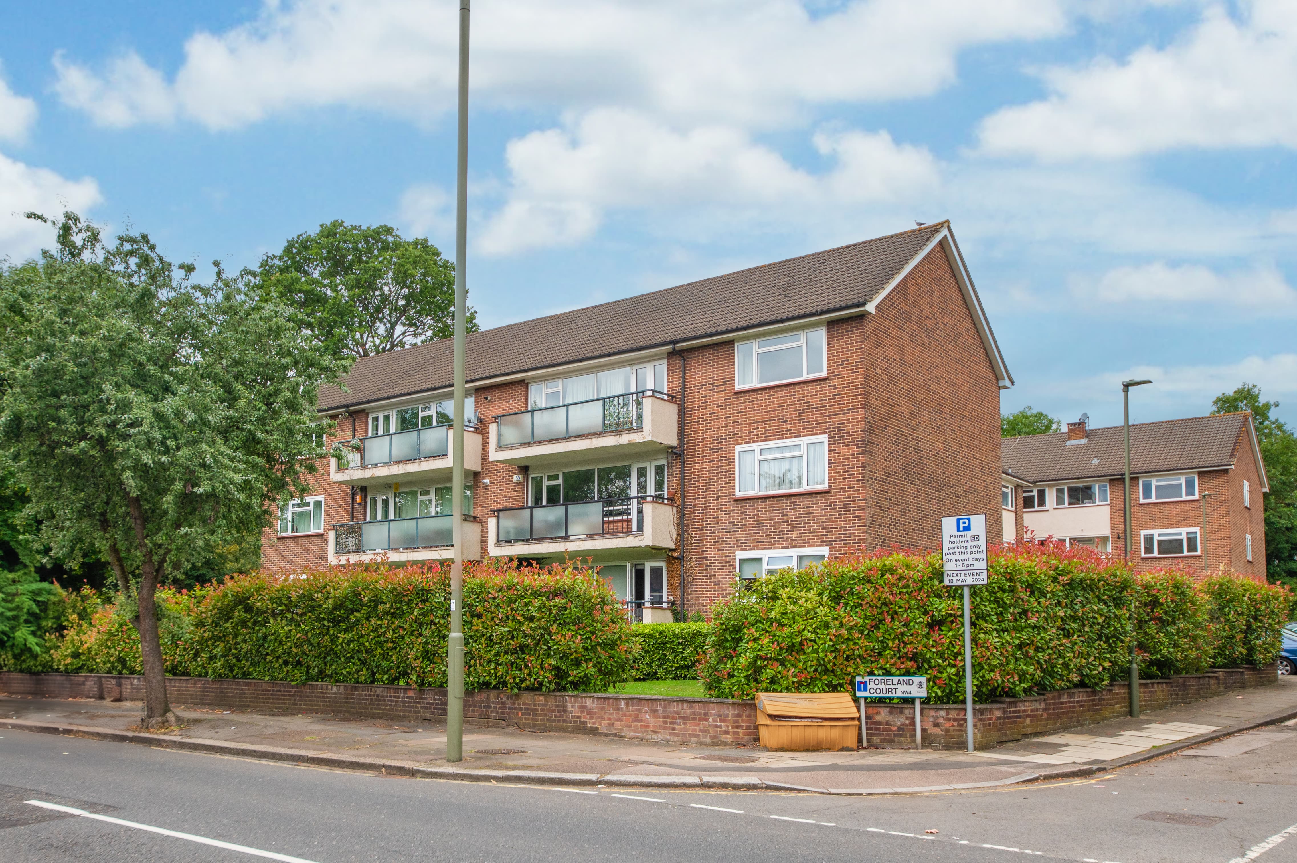 Holders Hill Road, NW4