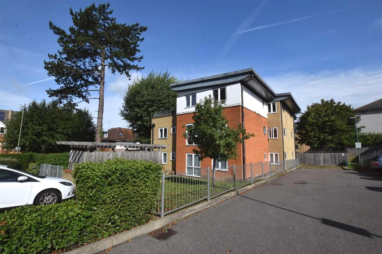 Holden Road, Montclair Court, N12