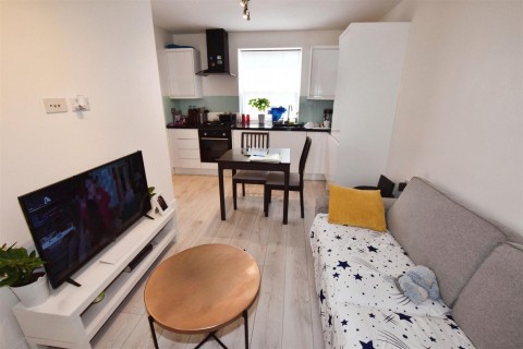 View Full Details for High Road, North Finchley - EAID:squiresapi, BID:1