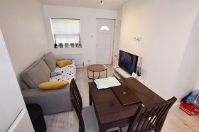 View Full Details for High Road, North Finchley - EAID:squiresapi, BID:1